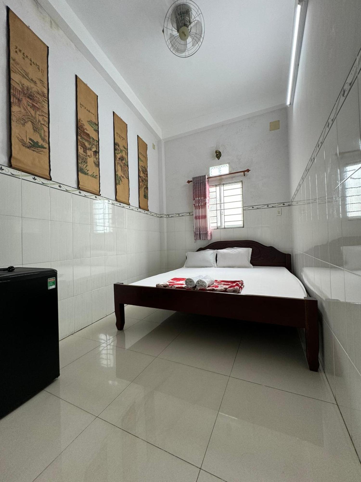 Nha Nghi Hoa Ly Hotel Chau Doc Bagian luar foto